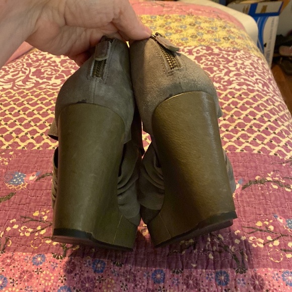 Gorgeous Eileen Fisher gray leather and suede wedges size 8 - Picture 6 of 9